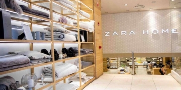 Zara Home rebaja su mesa de metal y cristal más versátil