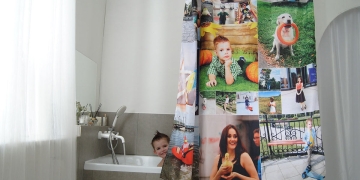 Baño infantil con cortina de fotos