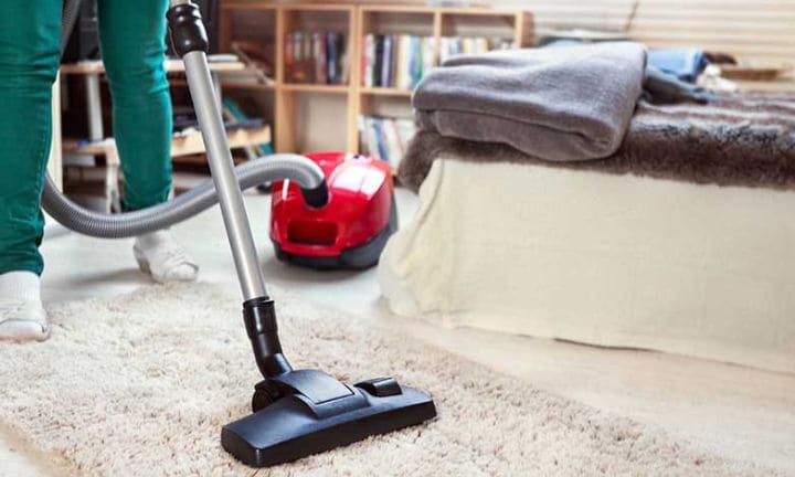 limpiar alfombra habitacion