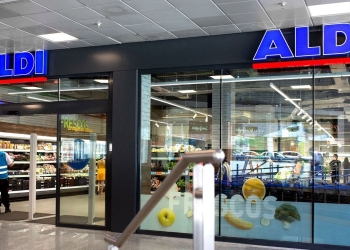 La lámpara LED decorativa CASALUX brilla con luz propia en el catálogo de Aldi