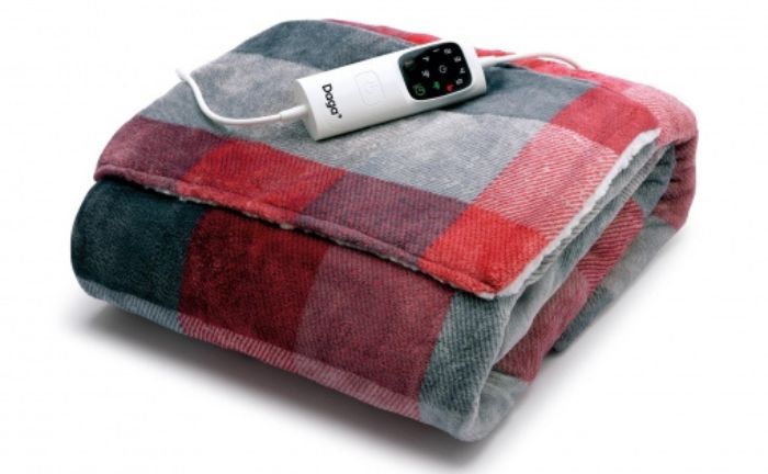 Esta manta de sofá eléctrica de la marca Daga cuenta con hasta 6 intensidades ajustables de calor 