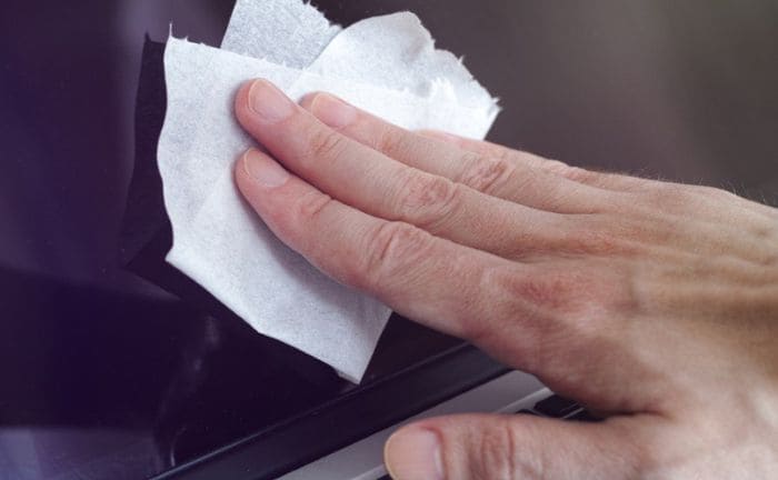 limpiar pantalla toalla humeda