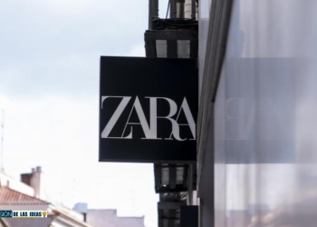 Parka encerada multiposición de Zara