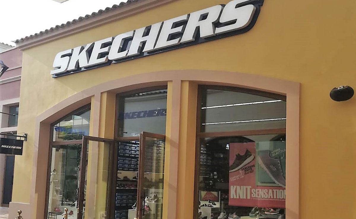 Estas Skechers Uno - Back Lit llaman la atención en todos los escaparates de las tiendas de la marca estadounidense
