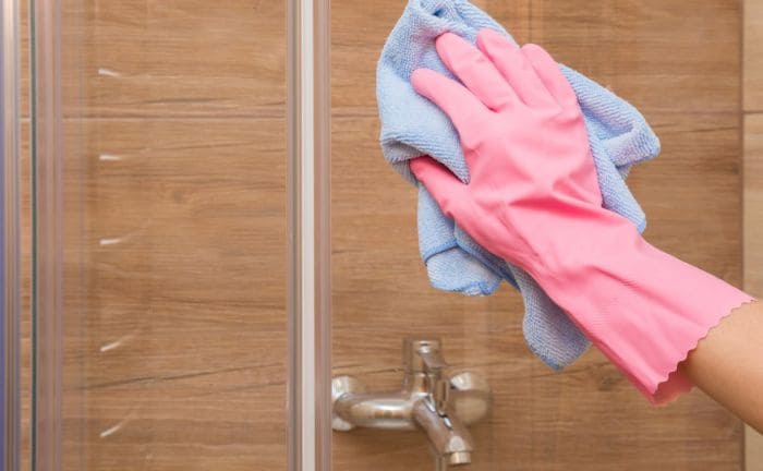 limpiar puerta ducha aceite bebe