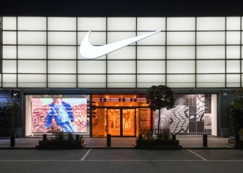 Las Nike Go FlyEase ha llamado la atención en el mercado por su particular diseño