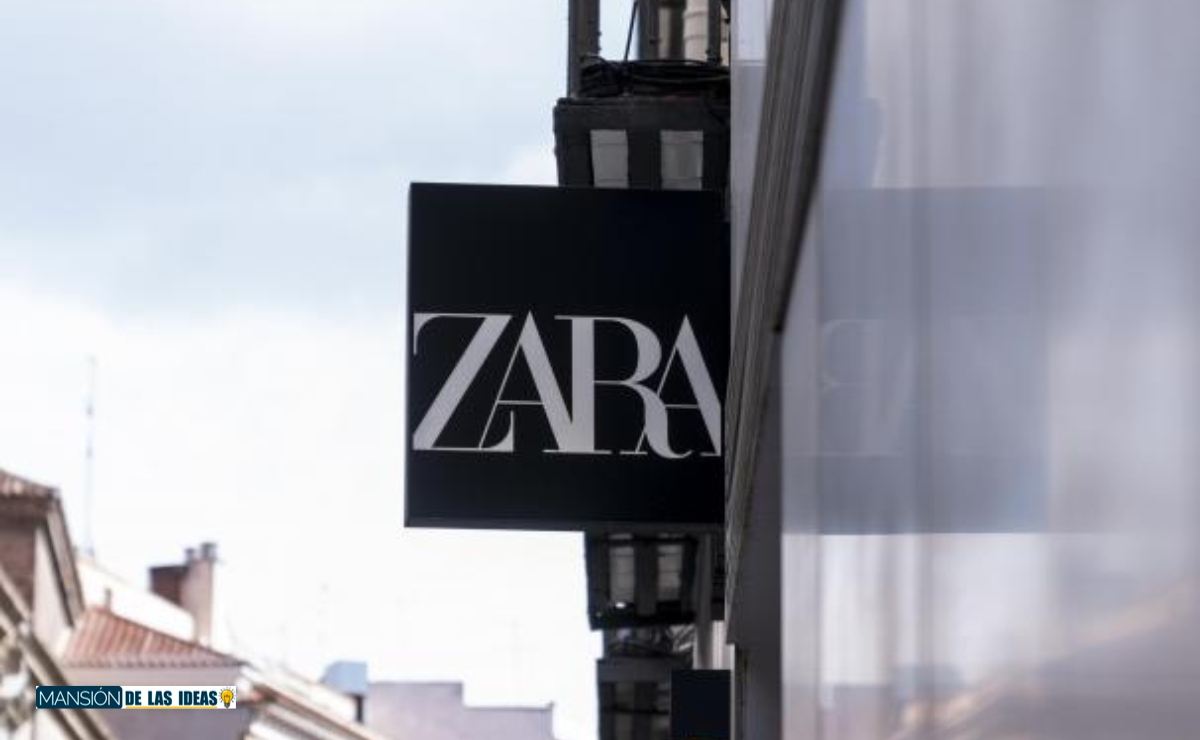 Pantalón baggy con rayas diplomáticas de Zara