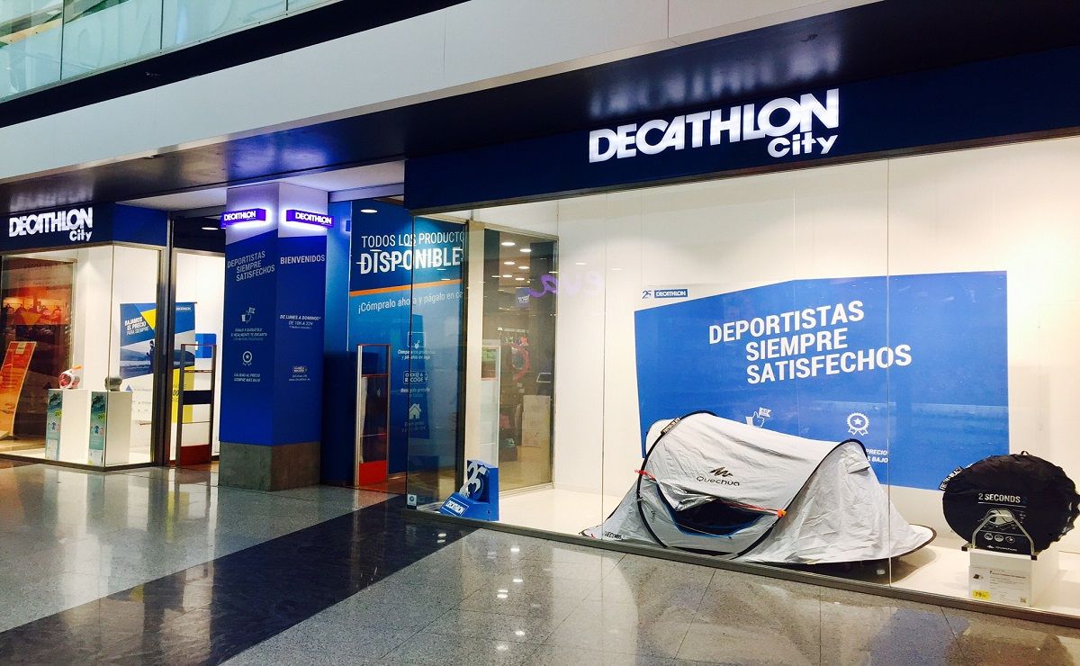 Decathlon tira el precio de la camiseta térmica Essential Van Rysel