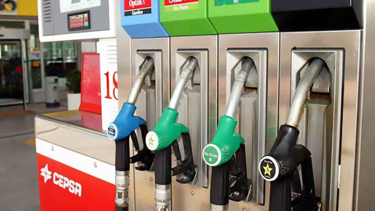 El precio del combustible aprieta otra vez a los conductores