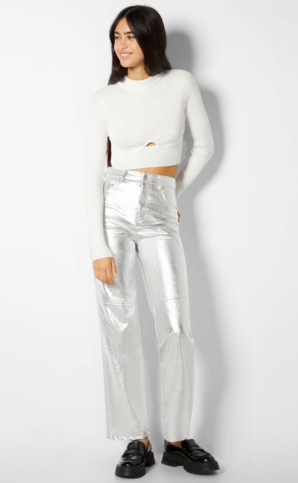 Pantalones metalizados de Bershka,