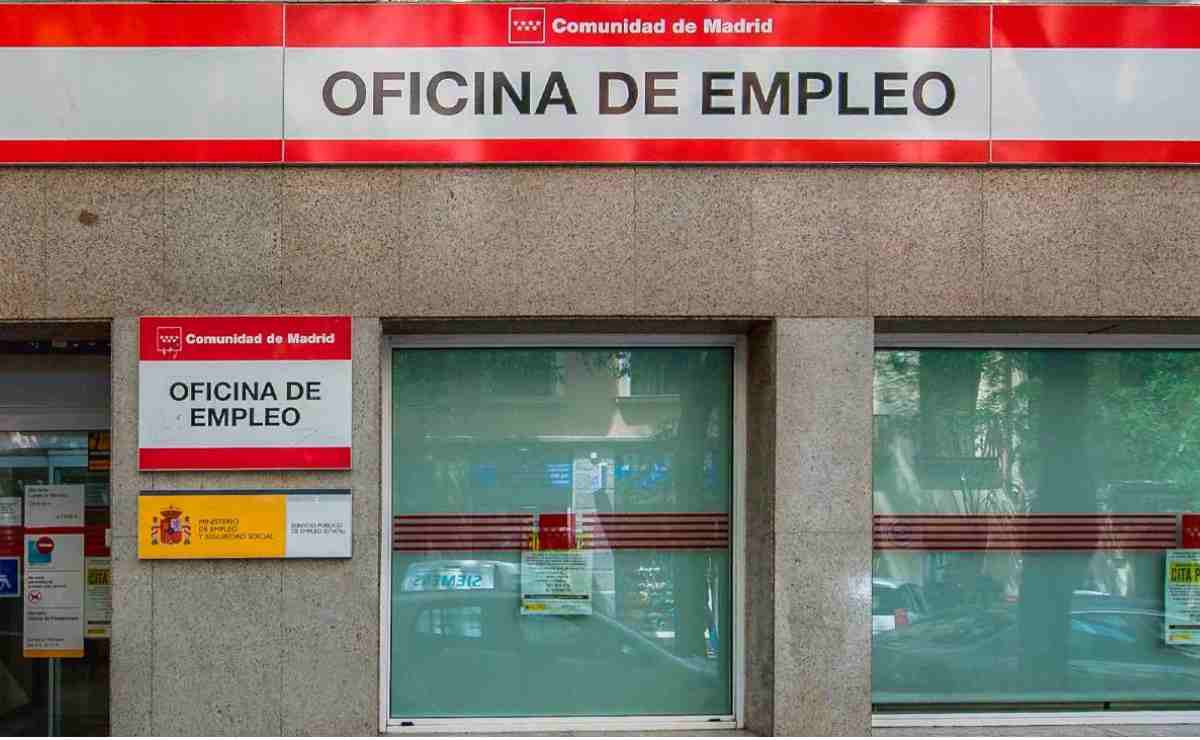 El empleo mejora en Andalucía con la mayor bajada del paro en años